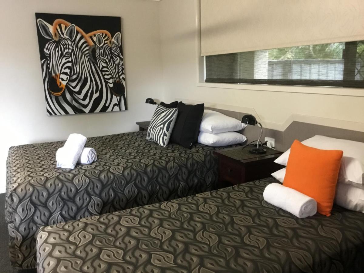 Golden Palms Motor Inn Bundaberg Bagian luar foto