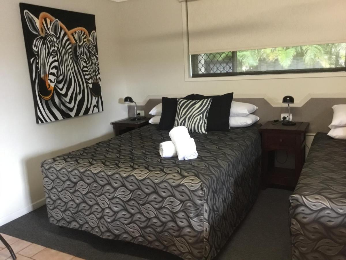 Golden Palms Motor Inn Bundaberg Bagian luar foto
