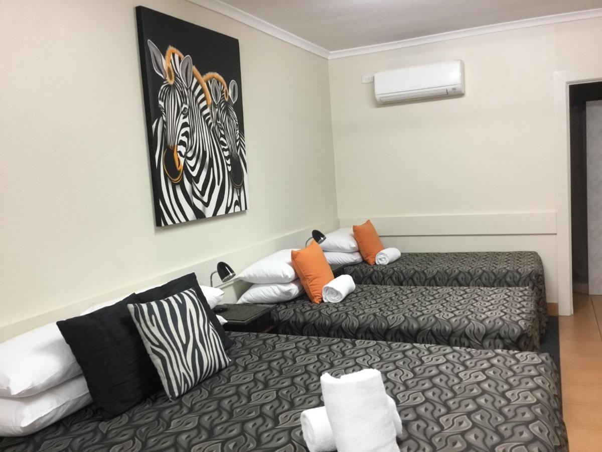 Golden Palms Motor Inn Bundaberg Bagian luar foto