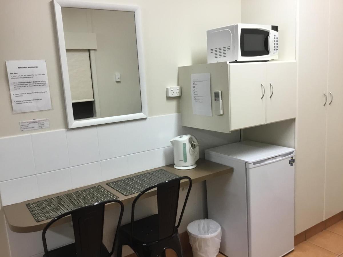 Golden Palms Motor Inn Bundaberg Bagian luar foto