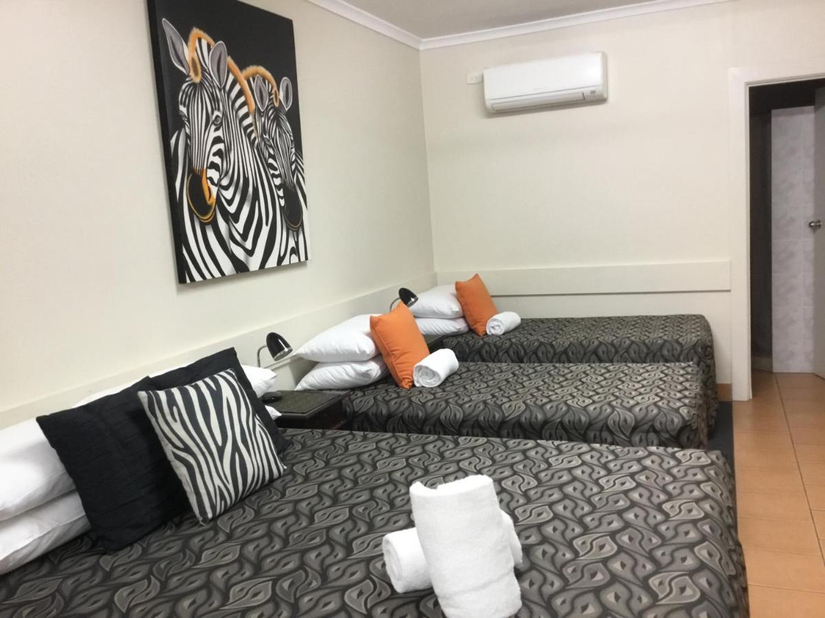 Golden Palms Motor Inn Bundaberg Bagian luar foto