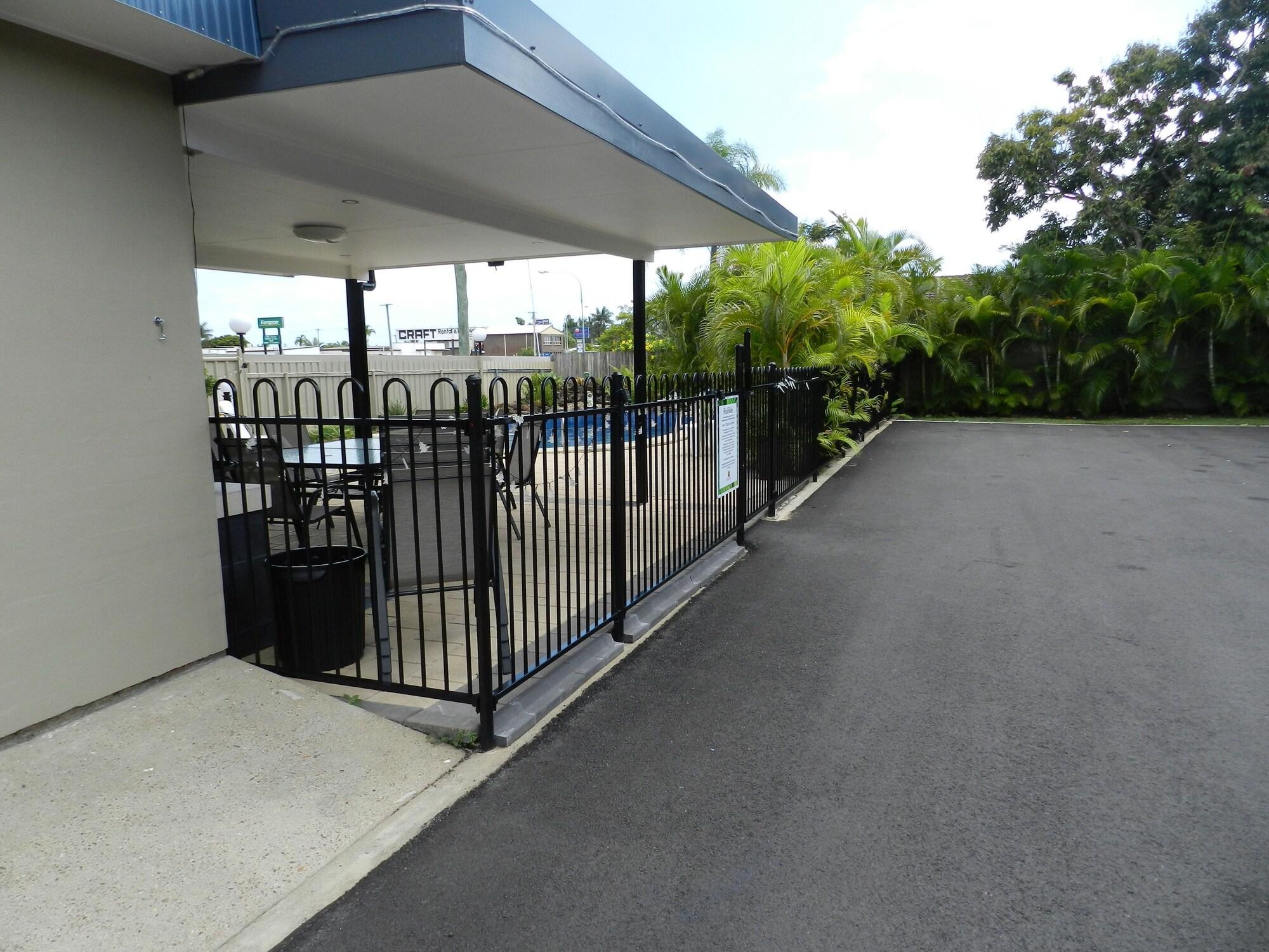 Golden Palms Motor Inn Bundaberg Bagian luar foto