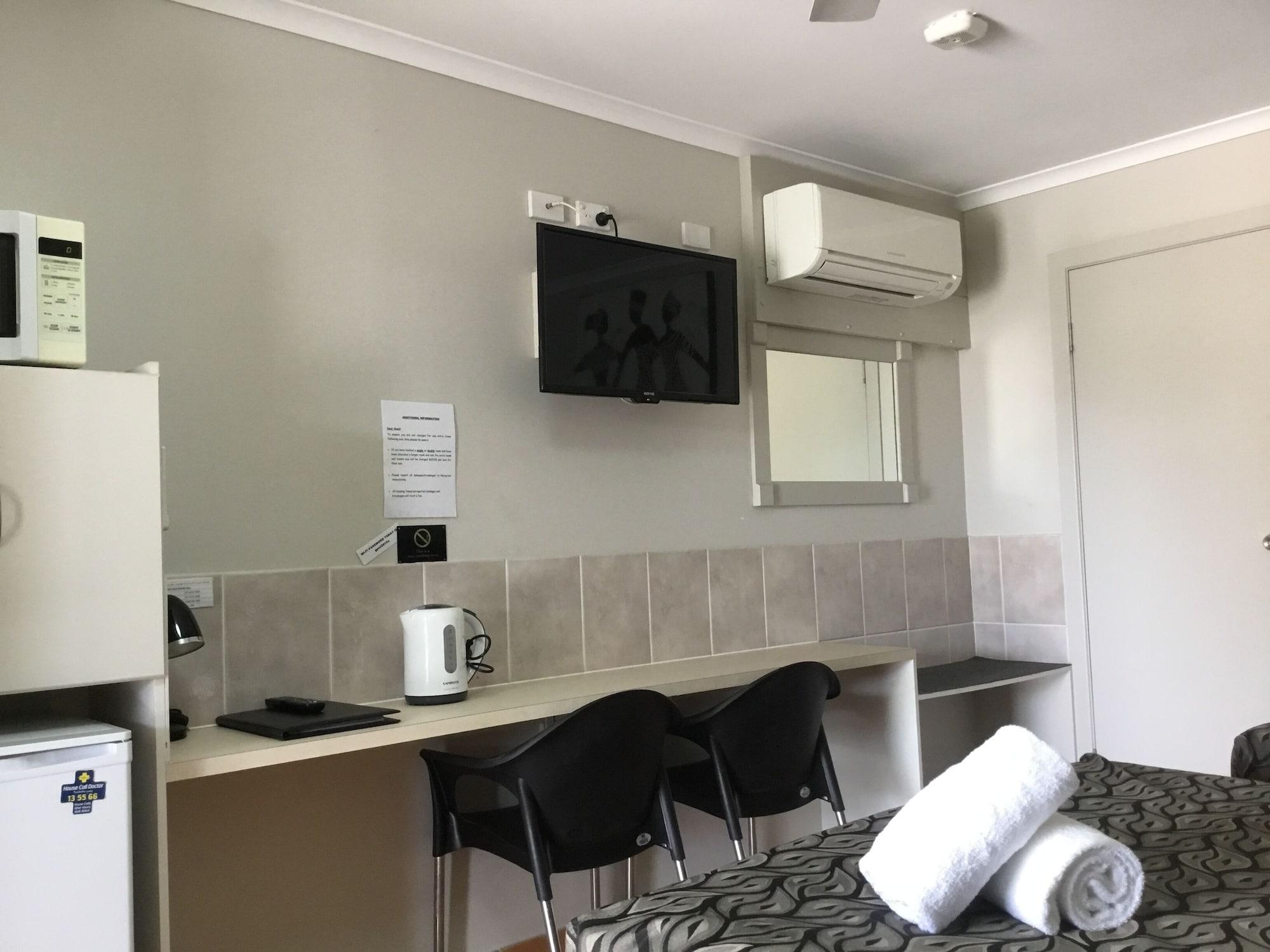 Golden Palms Motor Inn Bundaberg Bagian luar foto