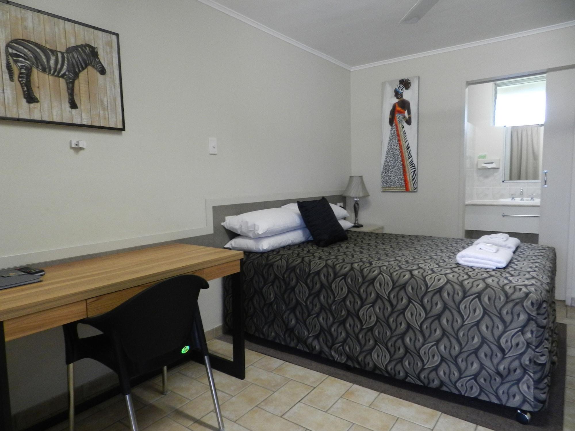 Golden Palms Motor Inn Bundaberg Bagian luar foto