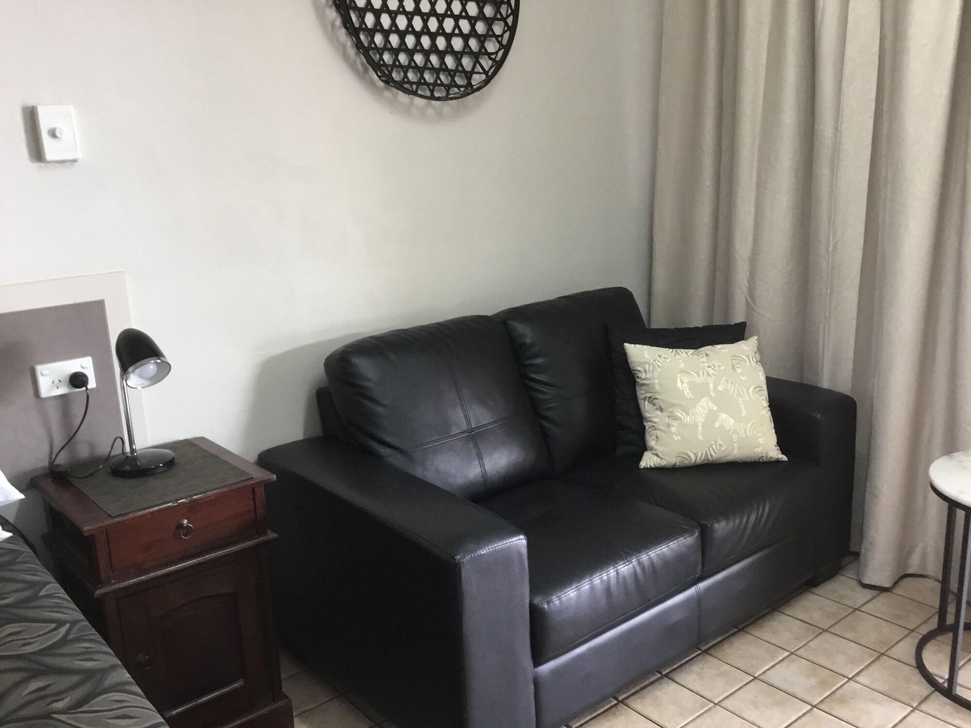Golden Palms Motor Inn Bundaberg Bagian luar foto