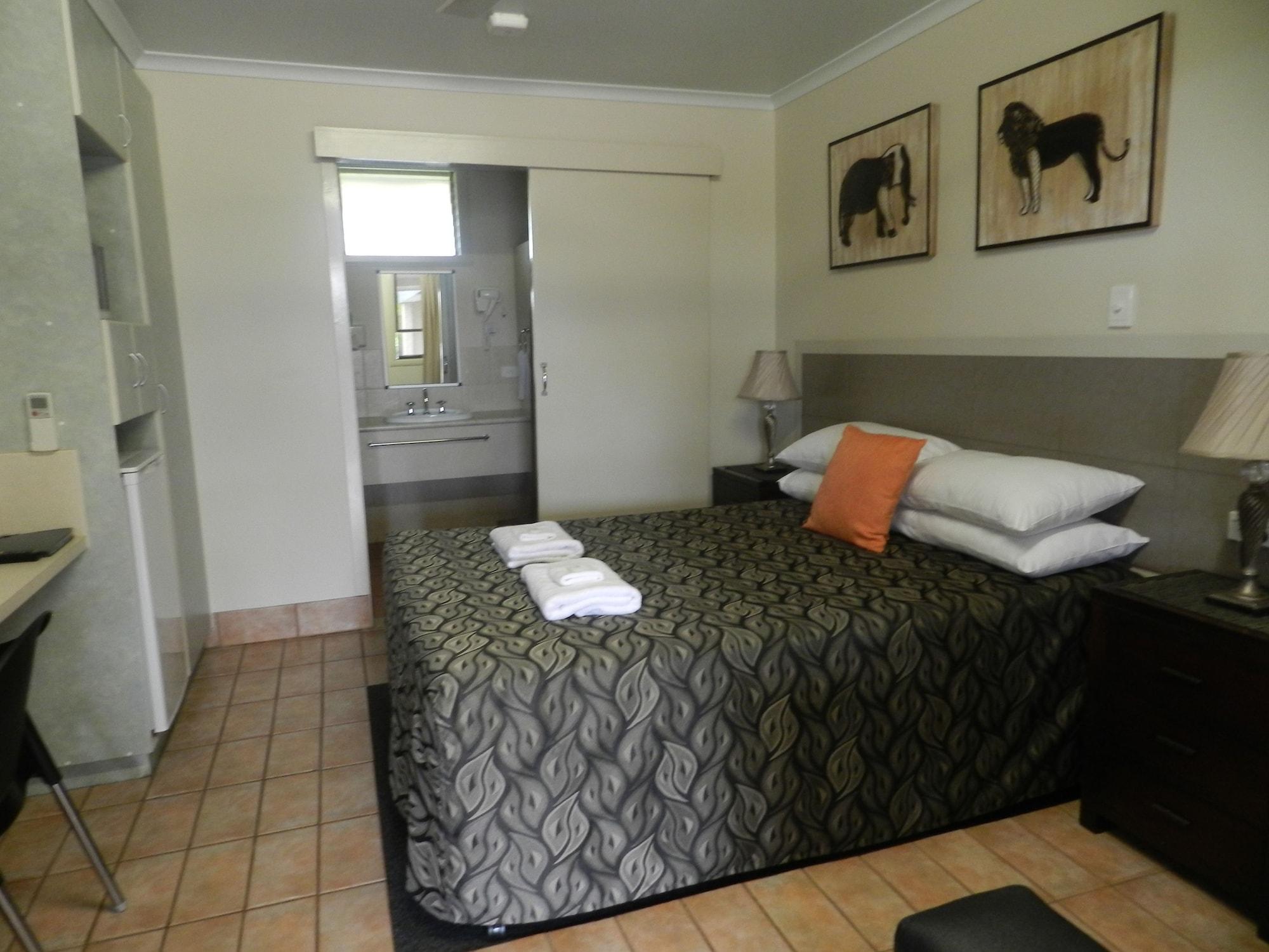 Golden Palms Motor Inn Bundaberg Bagian luar foto