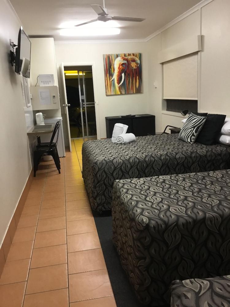 Golden Palms Motor Inn Bundaberg Bagian luar foto