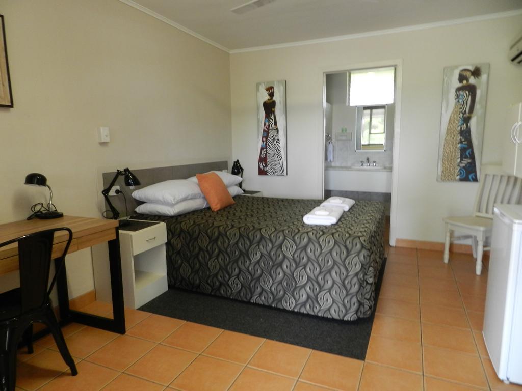 Golden Palms Motor Inn Bundaberg Bagian luar foto