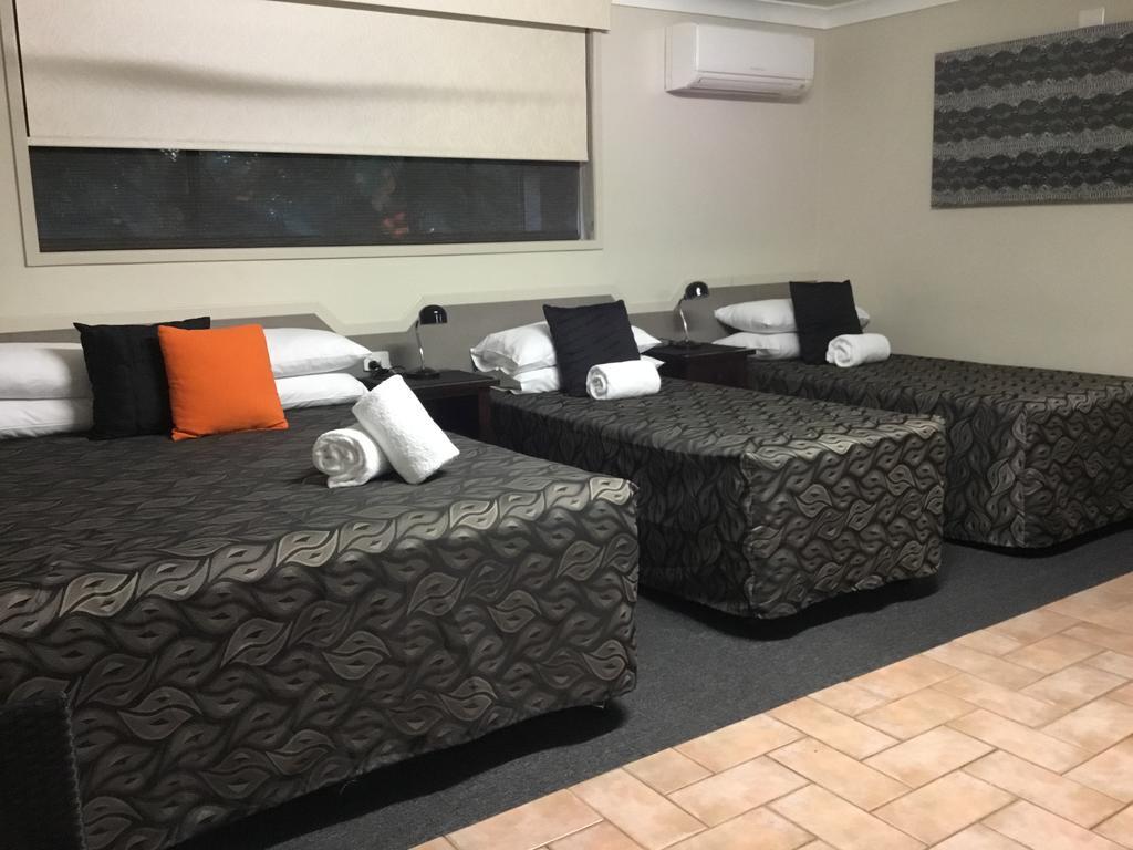 Golden Palms Motor Inn Bundaberg Bagian luar foto